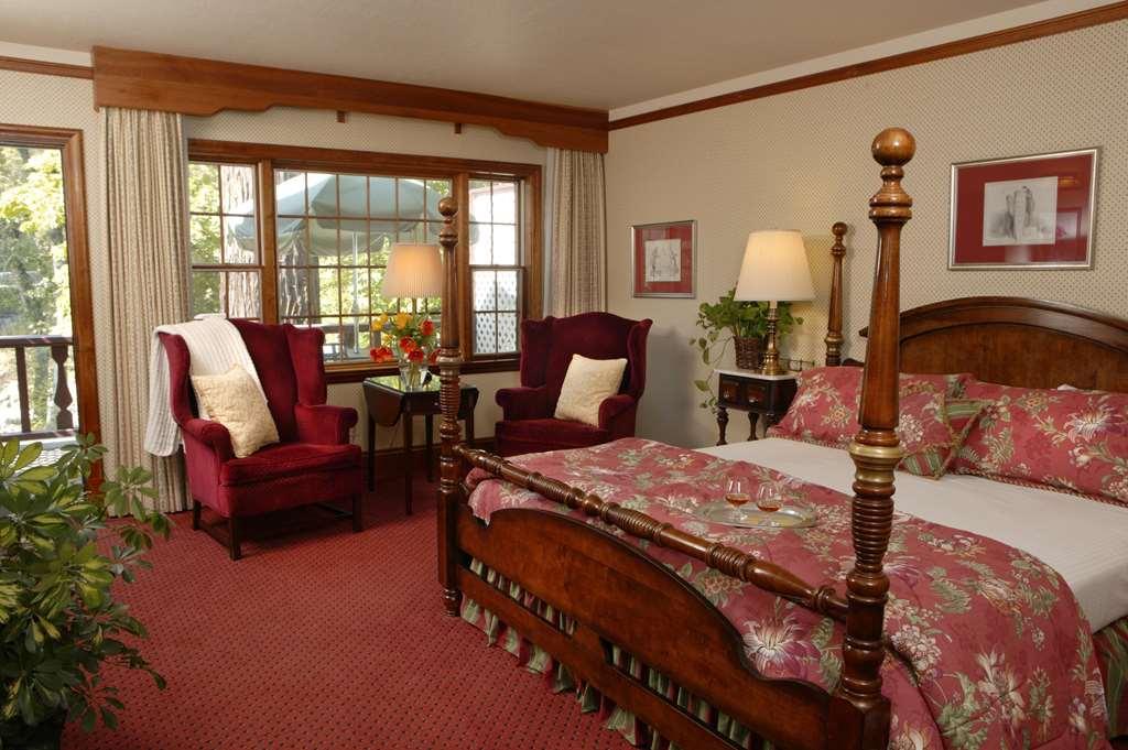 Benbow Historic Inn Garberville Room photo